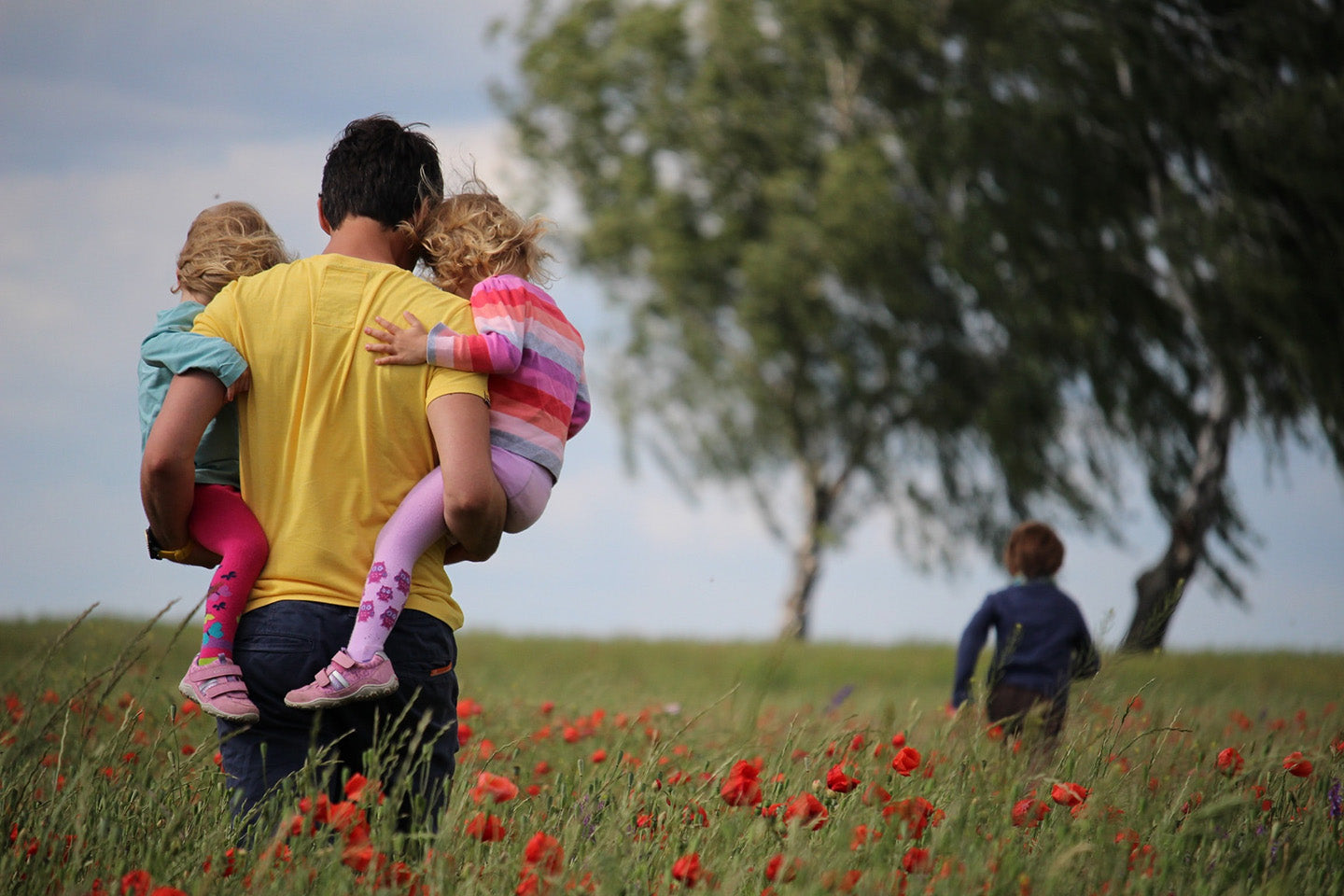 alleinerziehender Vater in Mohnfeld